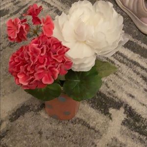 Flowers in mason jar